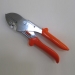 1.Pruners sono creati per soddisfare ogni esigenza o preferenza di taglio pratico. <br> 2.High lame in acciaio al carbonio con riporto di cromo duro. <br> Metallo placcatura 3.Chrome manici sagomati impugnature antiscivolo in vinile. <br> Blocco di sicure